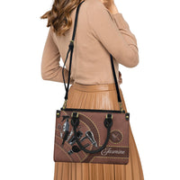 😍😍 Salon Chic: Carry Your Craft with Our Personalized Leather Handbag