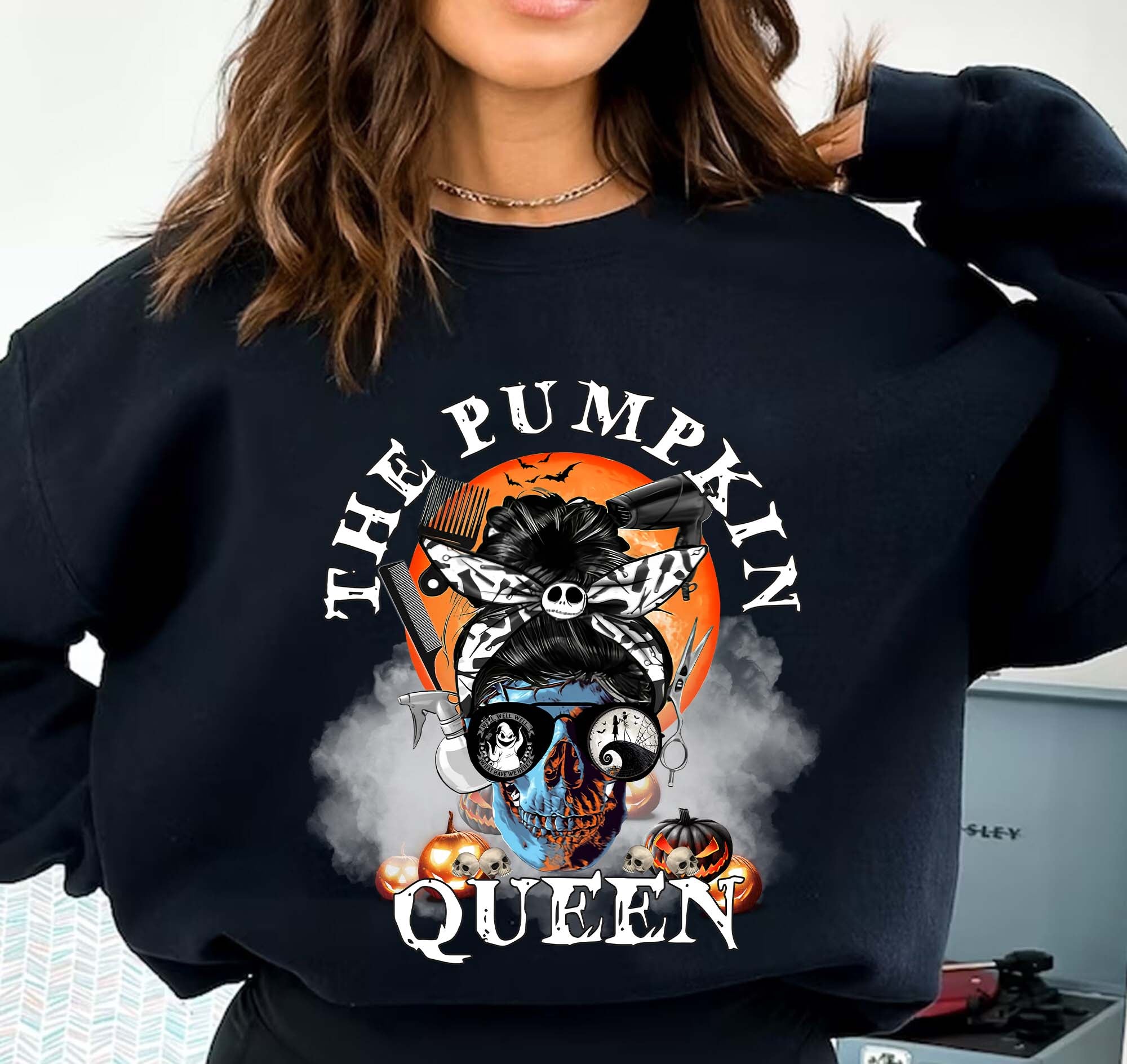 Pumpkin Queen Hairstylist Shirt - Halloween Salon Shirt P466